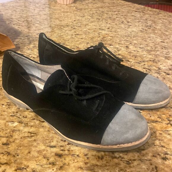 Size 8 Splendid Black Velvet Laces Shoes - Good Condition - Picture 1 of 8